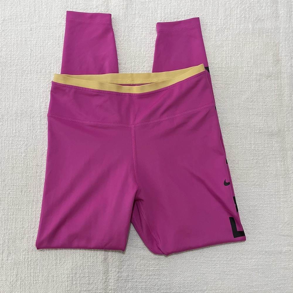 Nike Training Iconclash One Capri Leggings Women's Medium Magenta Pink Purple‎
